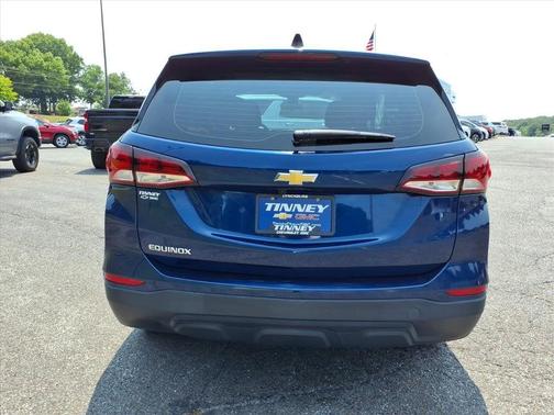 Blue Glow Metallic 2022 Chevrolet Equinox LS