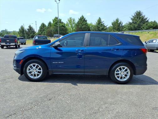 Blue Glow Metallic 2022 Chevrolet Equinox LS