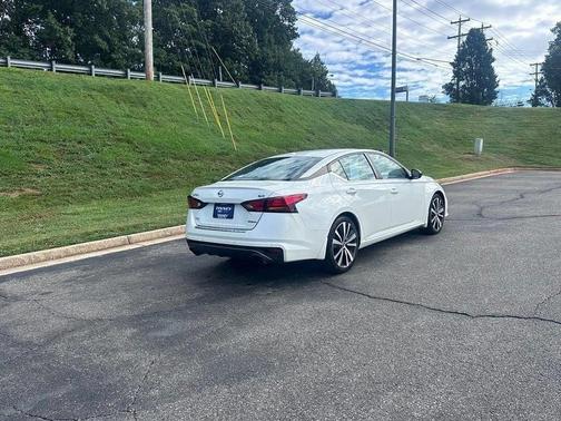 White 2022 Nissan Altima 2.0 SR