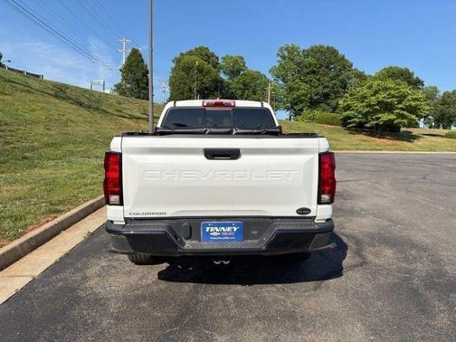 Summit White 2024 Chevrolet Colorado WT