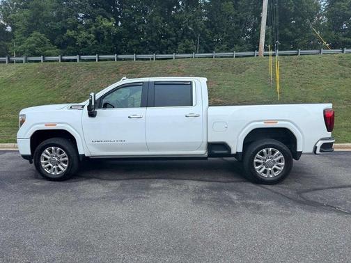 White Frost Tri-Coat 2023 GMC Sierra 2500 Denali