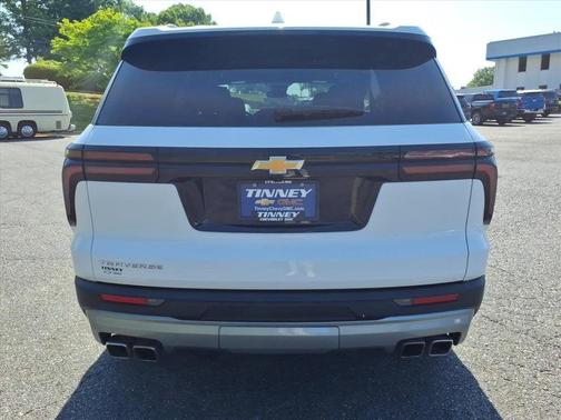 Summit White 2025 Chevrolet Traverse LT