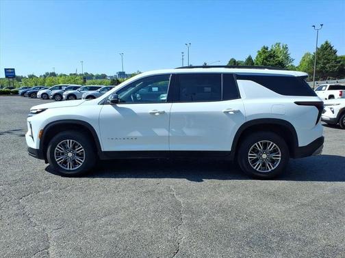 Summit White 2025 Chevrolet Traverse LT