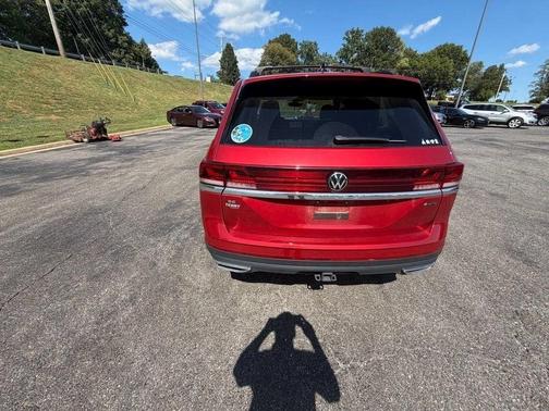 Aurora Red Metallic 2024 Volkswagen Atlas 2.0T SE