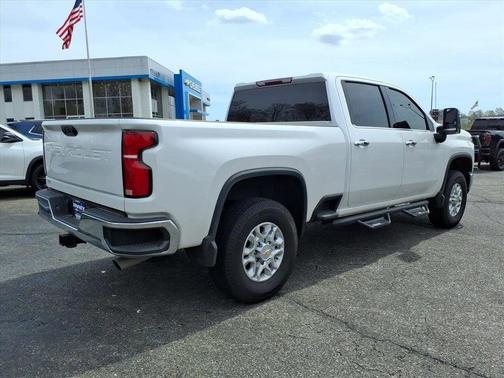 Iridescent Pearl Tricoat 2024 Chevrolet Silverado 2500 LTZ