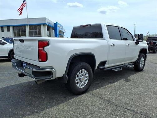 Iridescent Pearl Tricoat 2024 Chevrolet Silverado 2500 LTZ