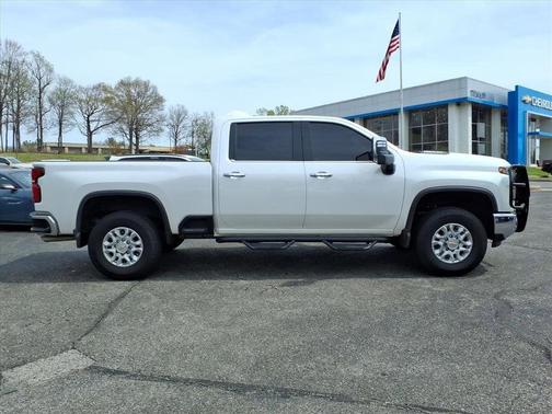 Iridescent Pearl Tricoat 2024 Chevrolet Silverado 2500 LTZ