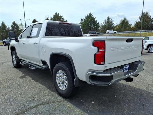 Iridescent Pearl Tricoat 2024 Chevrolet Silverado 2500 LTZ