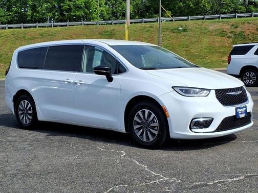White 2024 Chrysler Pacifica Hybrid Select