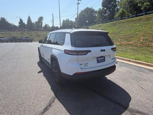 White 2022 Jeep Grand Cherokee L Limited