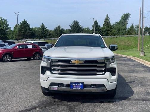 Iridescent Pearl Tricoat 2023 Chevrolet Silverado 1500 High Country