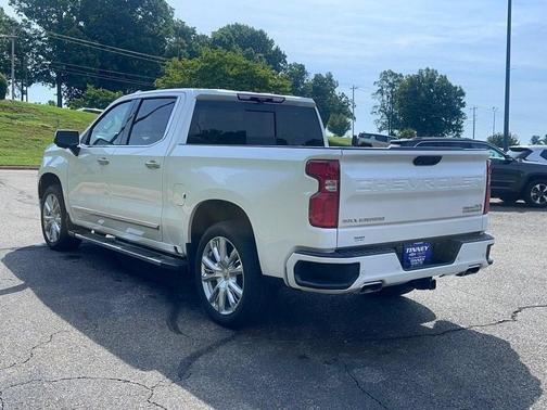 Iridescent Pearl Tricoat 2023 Chevrolet Silverado 1500 High Country