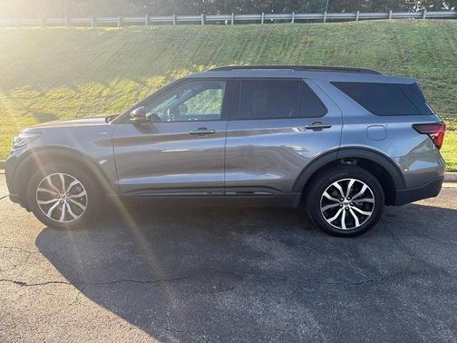 Gray 2025 Ford Explorer ST-Line