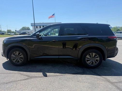 Black 2023 Nissan Pathfinder S