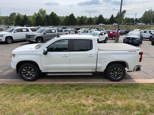 Summit White 2024 Chevrolet Silverado 1500 LT