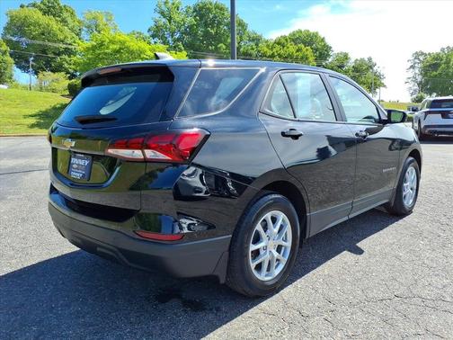 Mosaic Black Metallic 2024 Chevrolet Equinox LS