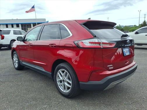 Red 2024 Ford Edge SEL