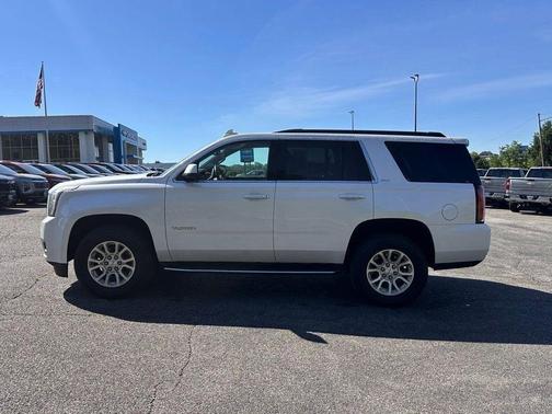 White Frost Tri-Coat 2017 GMC Yukon SLT