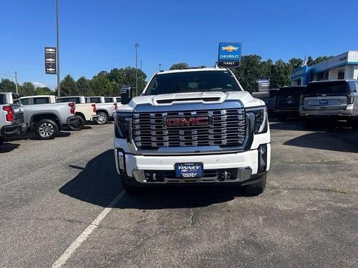 Summit White 2025 GMC Sierra 2500 Denali