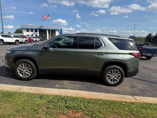 Silver Sage Metallic 2023 Chevrolet Traverse LT Cloth