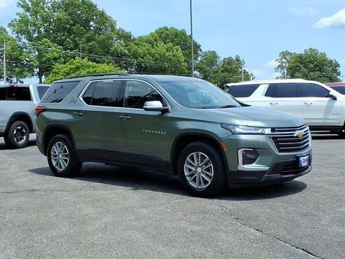 Silver Sage Metallic 2023 Chevrolet Traverse LT Cloth