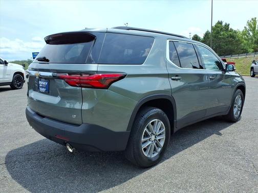 Silver Sage Metallic 2023 Chevrolet Traverse LT Cloth