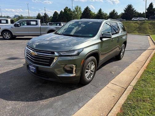 Silver Sage Metallic 2023 Chevrolet Traverse LT Cloth