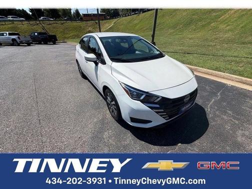 Aspen White 2024 Nissan Versa 1.6 SV