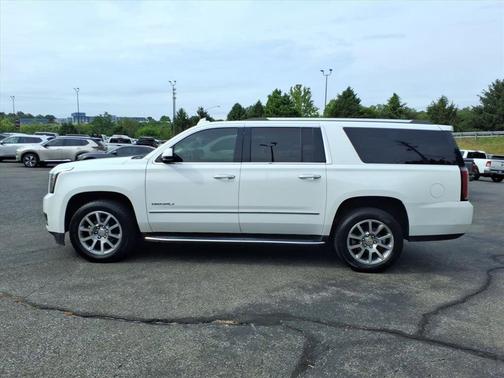 Summit White 2019 GMC Yukon XL Denali
