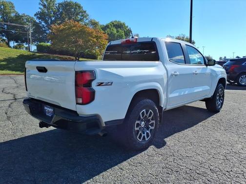 Summit White 2024 Chevrolet Colorado Z71