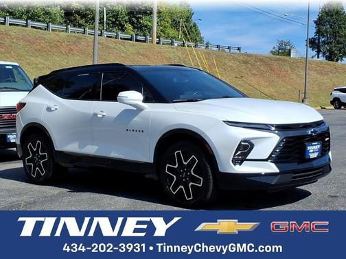 Iridescent Pearl Tricoat 2023 Chevrolet Blazer RS