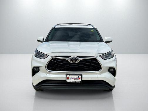 Pearl 2026 Toyota Highlander Limited