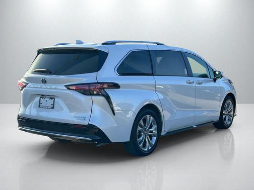 2023 Toyota Sienna Platinum 7 Passenger