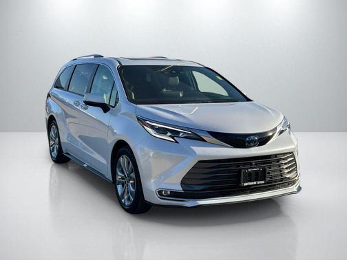 2023 Toyota Sienna Platinum 7 Passenger