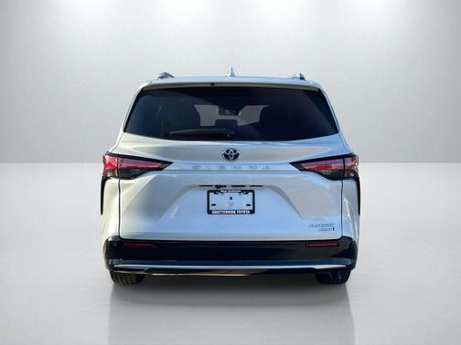 2023 Toyota Sienna Platinum 7 Passenger