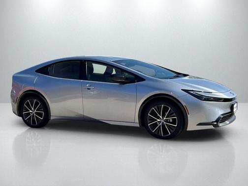 2025 Toyota Prius XLE