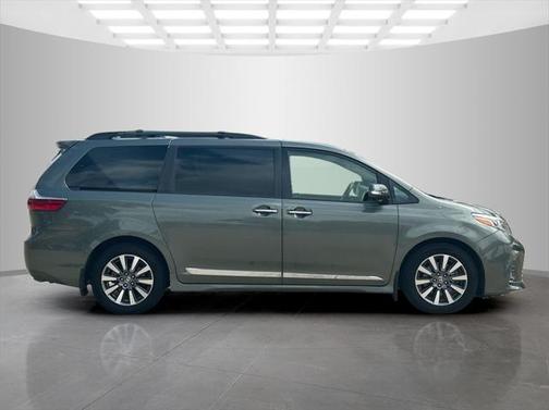 2020 Toyota Sienna Limited Premium