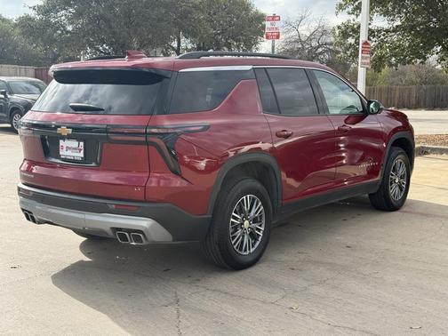 2024 Chevrolet Traverse LT