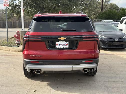 2024 Chevrolet Traverse LT
