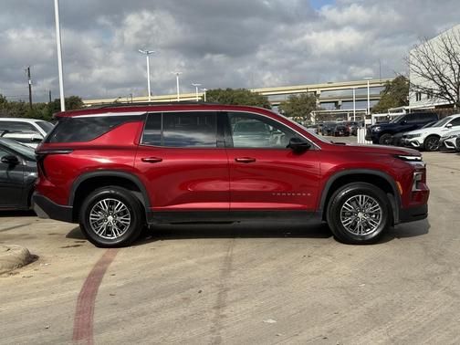 2024 Chevrolet Traverse LT