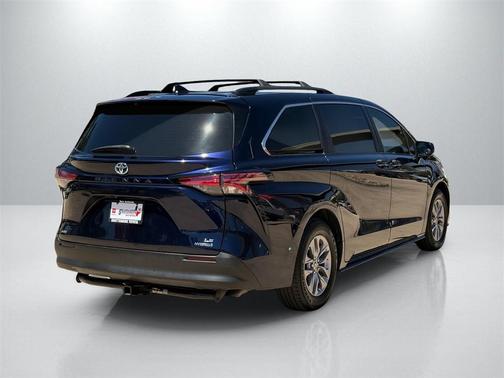 2022 Toyota Sienna LE