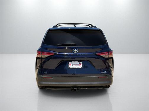 2022 Toyota Sienna LE