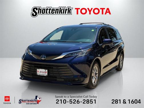 2022 Toyota Sienna LE