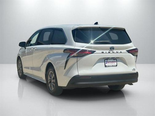 2022 Toyota Sienna XLE 7 Passenger
