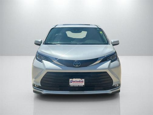 2022 Toyota Sienna XLE 7 Passenger