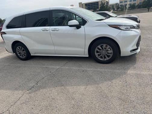 2022 Toyota Sienna XLE 7 Passenger