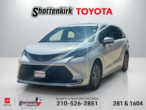 2022 Toyota Sienna XLE 7 Passenger