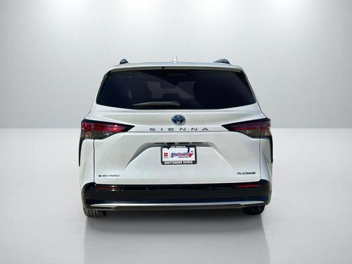 2025 Toyota Sienna Platinum