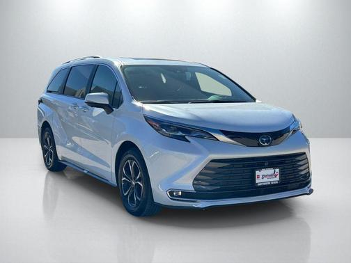 2025 Toyota Sienna Platinum