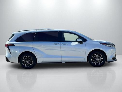 2025 Toyota Sienna Platinum